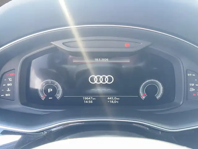 Audi Q7 view 14