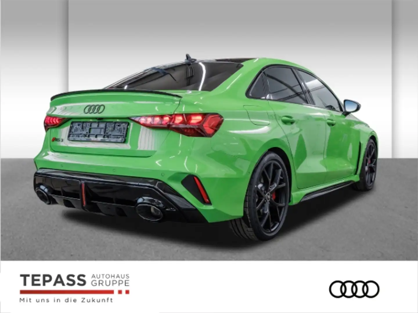 Audi RS3 Limousine 2.5 TFSI QUATTRO KERAMIK PANO NAVI DYNAM Grün - 2
