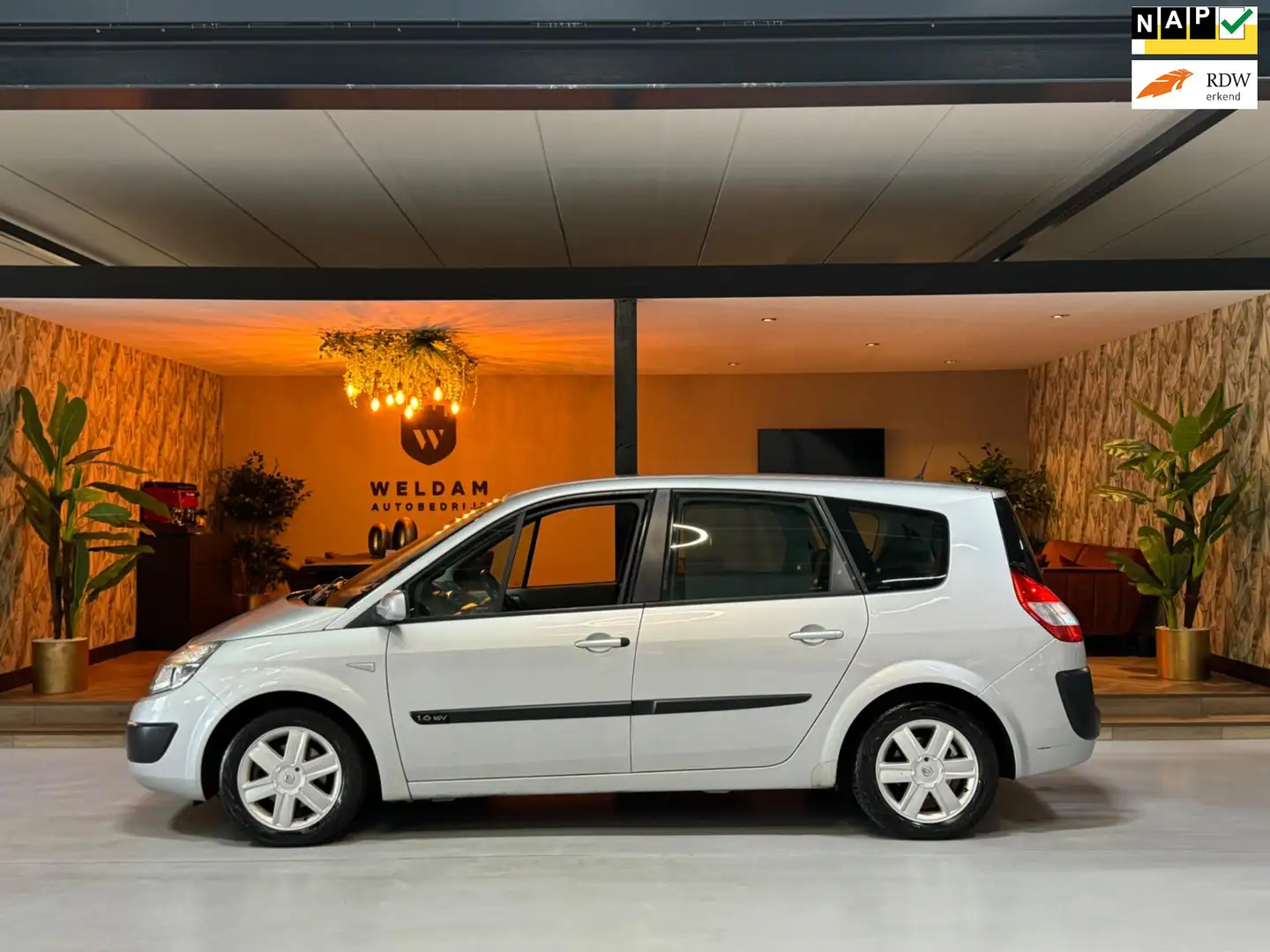 Renault Grand Scenic 1.6-16V Expression Luxe Trekhaak 7-P Cruise Clima Grijs - 1