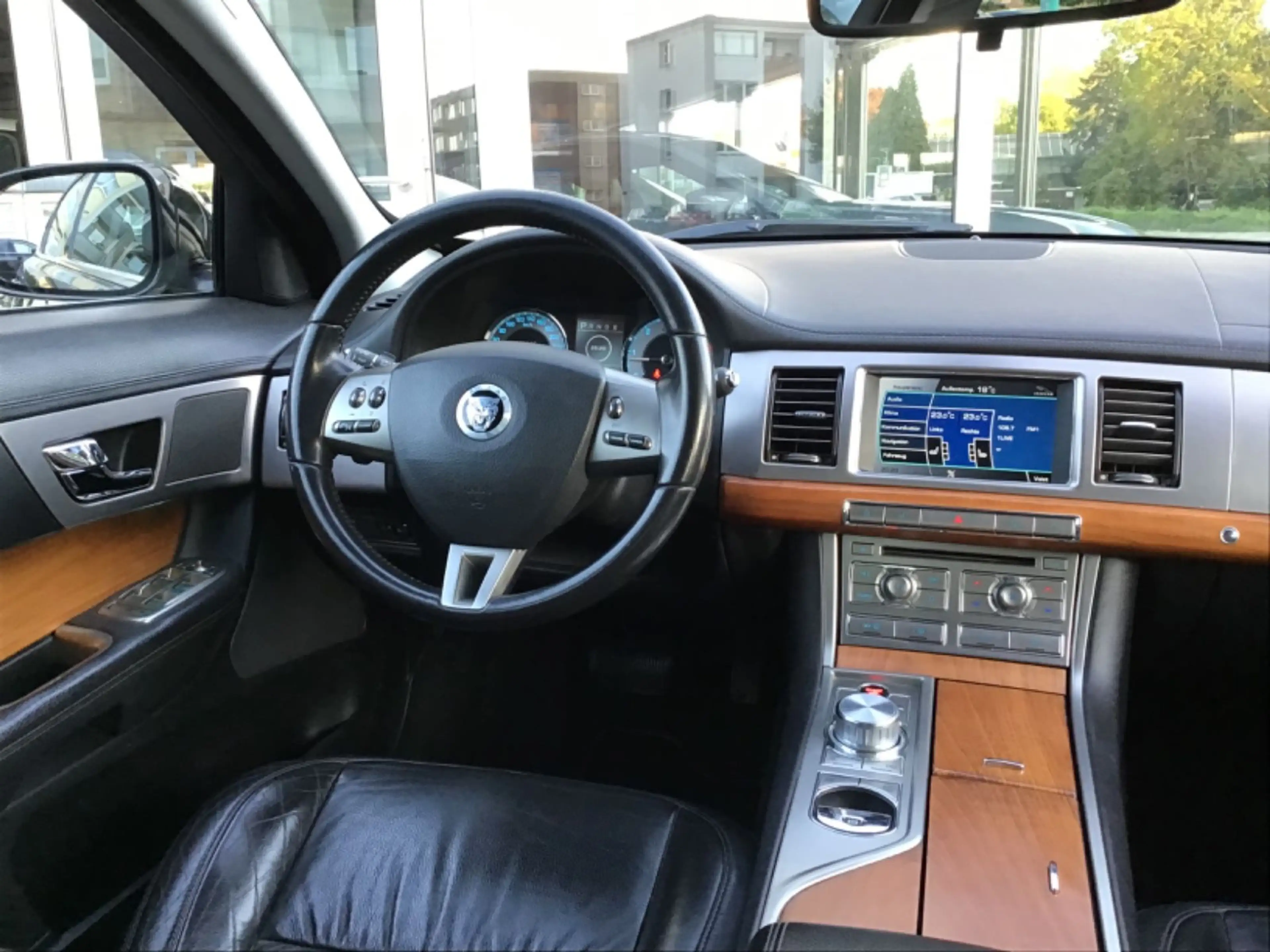 Jaguar XF 3.0d V6 Diesel Edition ~Navi~Tempo~Leder~Xeno — photo 3