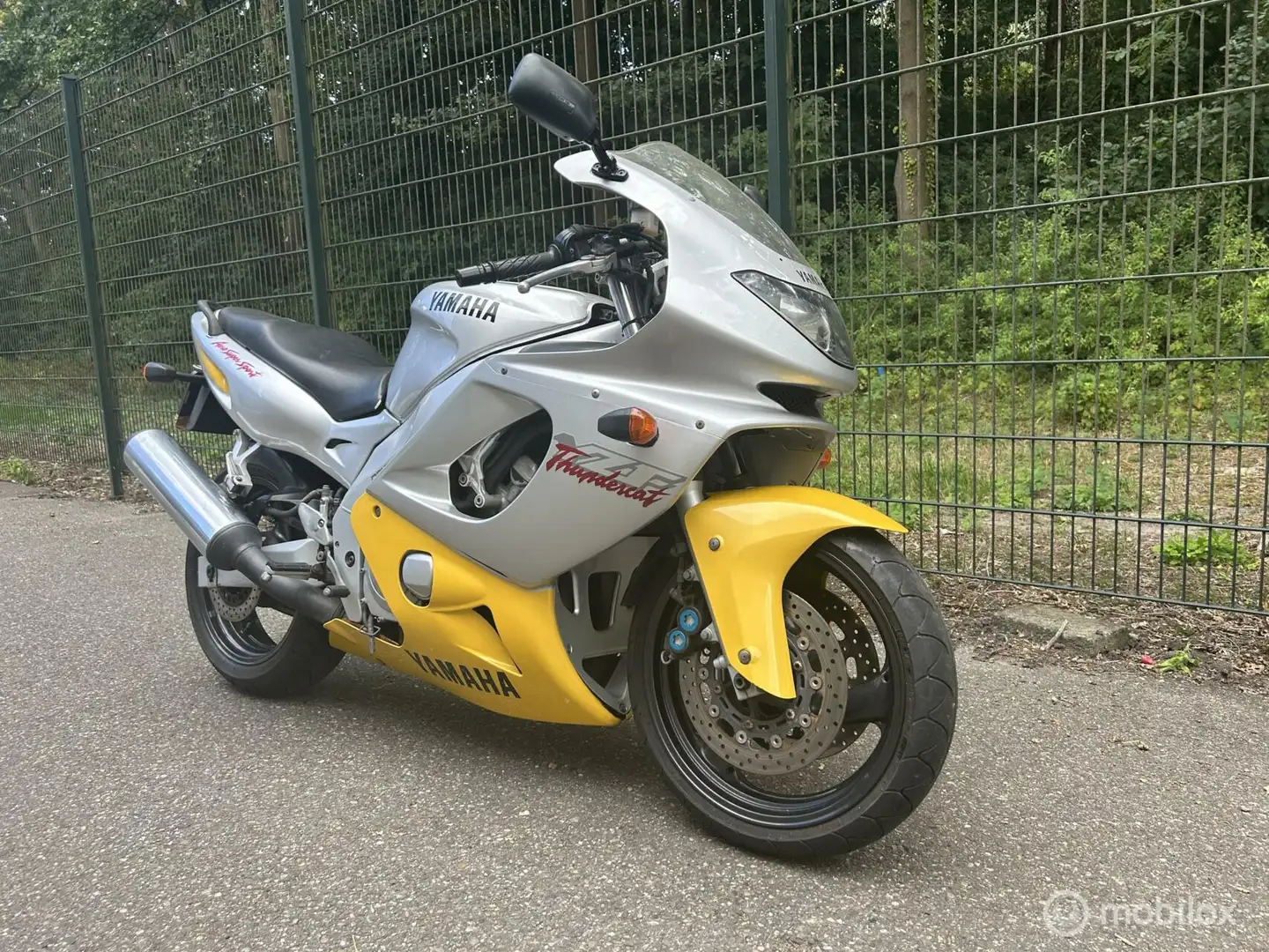 Yamaha FZR 600 R - 1