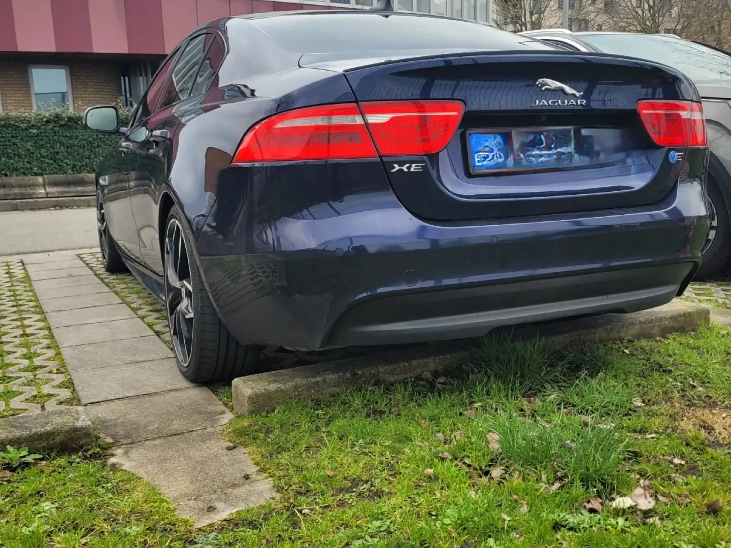 Jaguar XE E-Performance Aut. R-Sport Bleu - 2