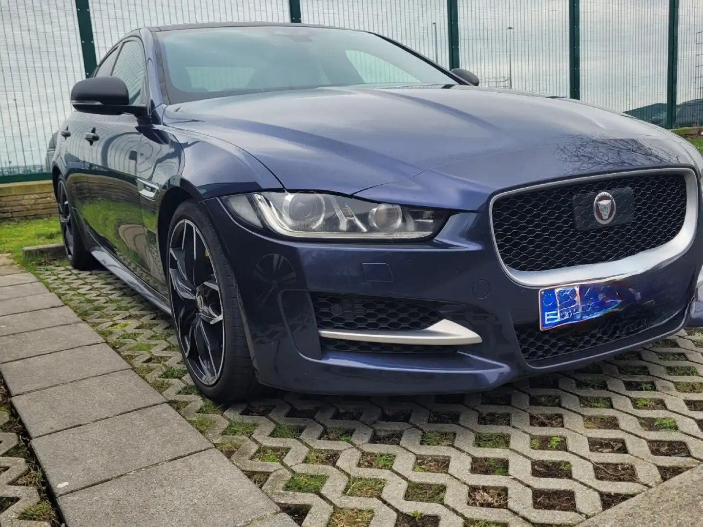 Jaguar XE E-Performance Aut. R-Sport Bleu - 1