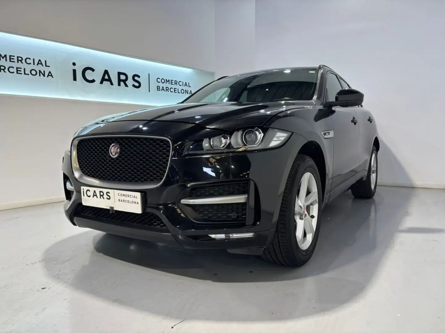 Jaguar F-Pace 2.0i4D Portfolio Aut. AWD 240 Noir - 1