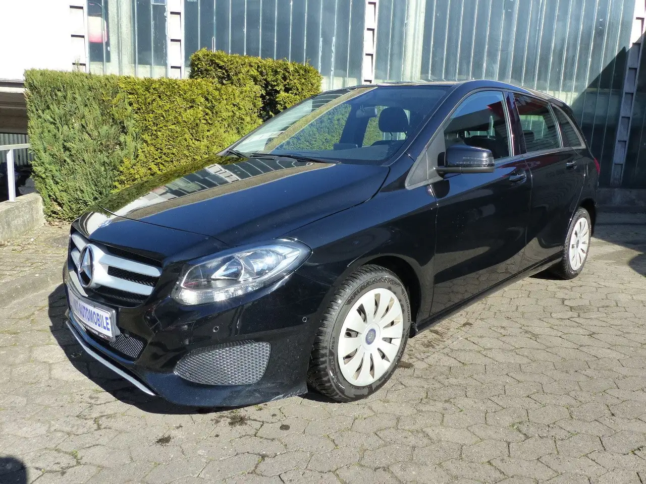 Mercedes-Benz B 180