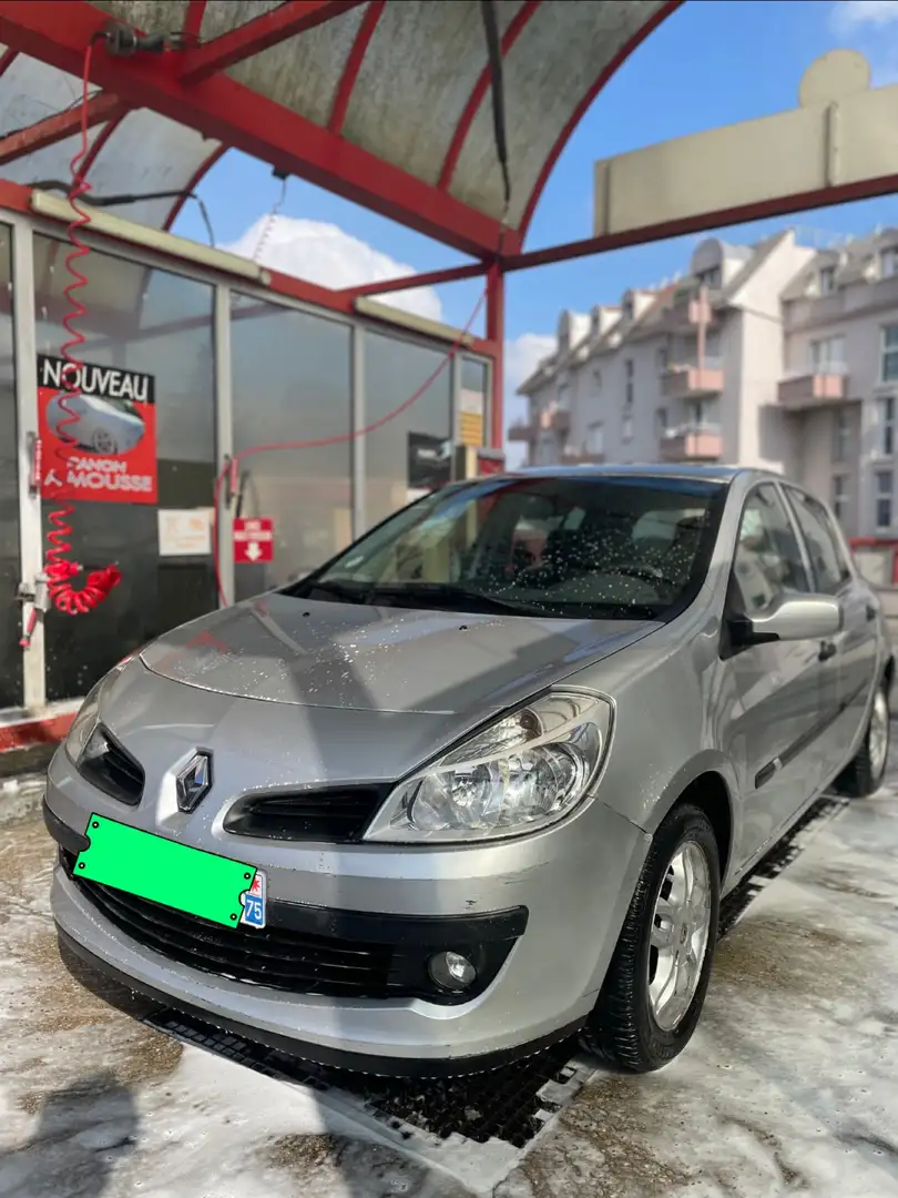 Renault Clio 1.4 16V 100 Pack Authentique Gris - 1