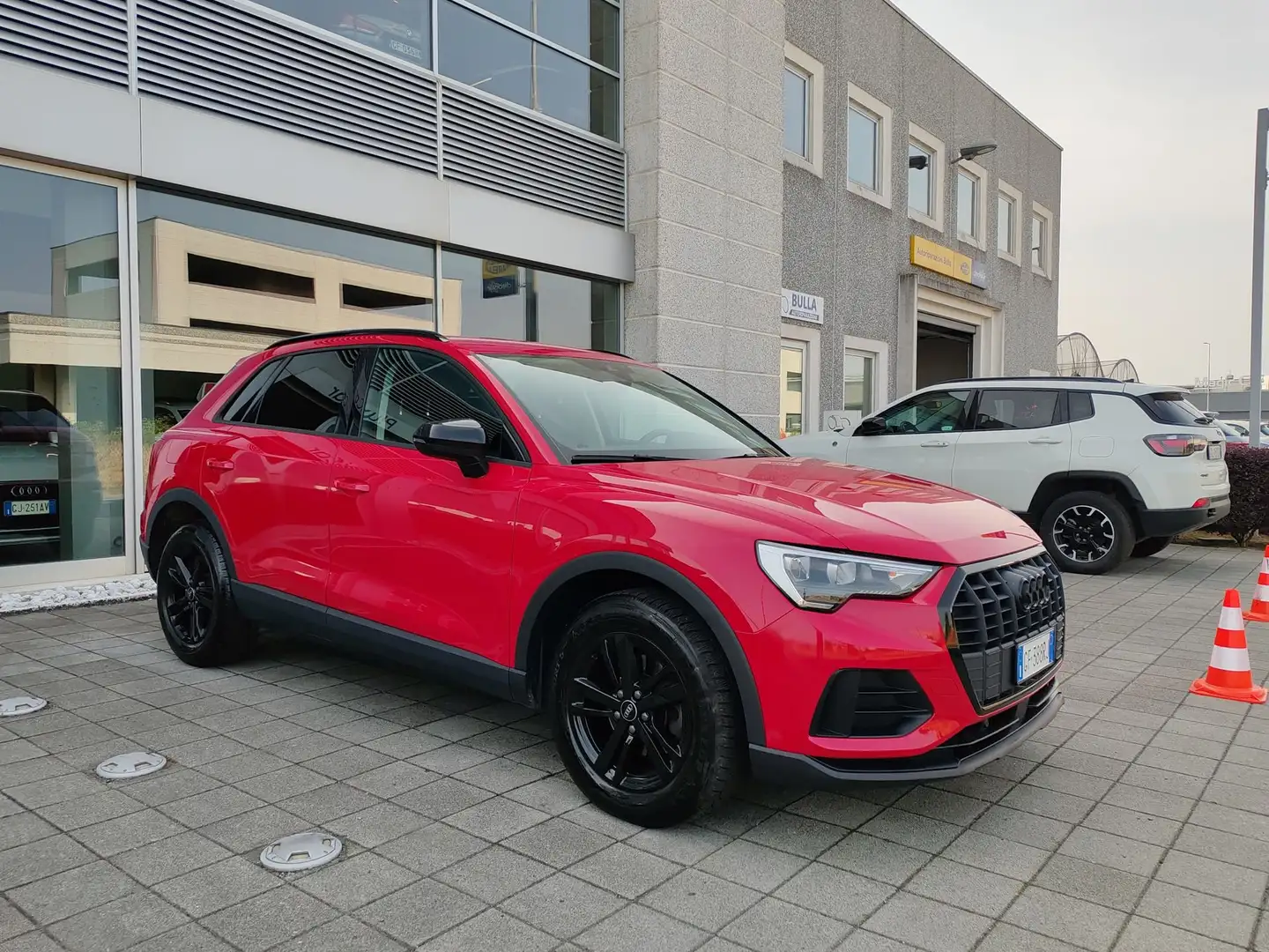 Audi Q3 35 TDI STronic 150cv FariLED CarPlay Sensori DAB Rosso - 2