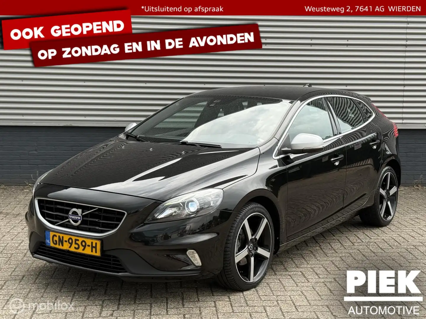 Volvo V40 2.0 D2 R-Design Zwart - 1