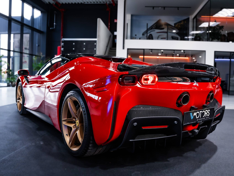 Ferrari SF90 Spider 4.0 V8 PHEV - Asseto Fiorano Pack - VAT - Daytona — photo 6