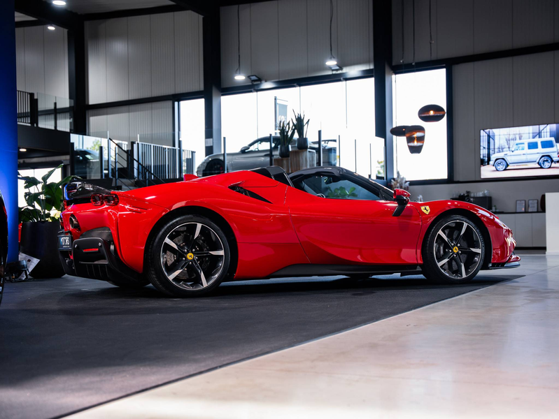 Ferrari SF90 Spider 4.0 V8 PHEV - Asseto Fiorano Pack - VAT - Daytona — photo 8
