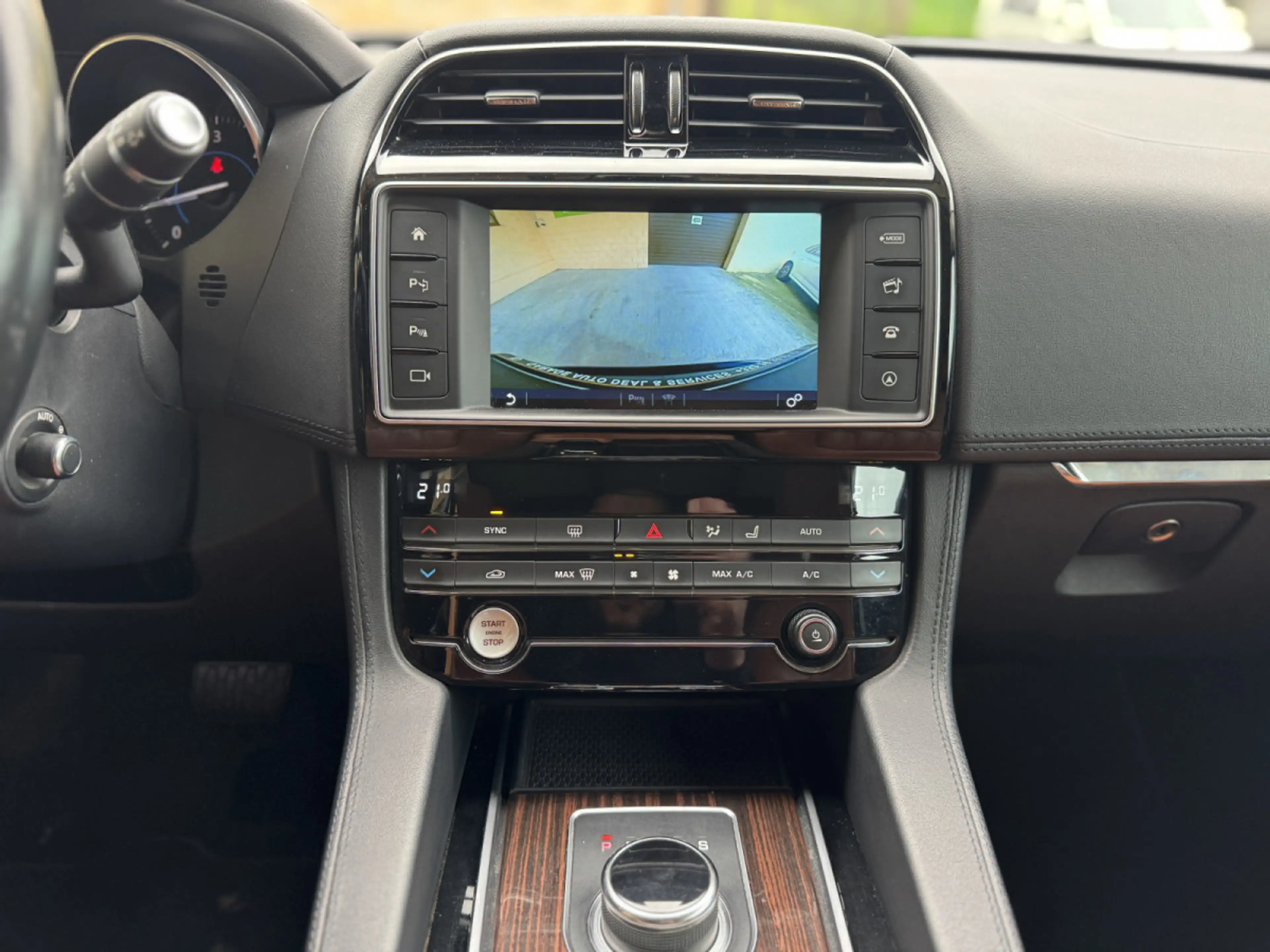 Jaguar F-Pace Jaguar F-PACE Portfolio 30d AWD - 221kW — photo 13