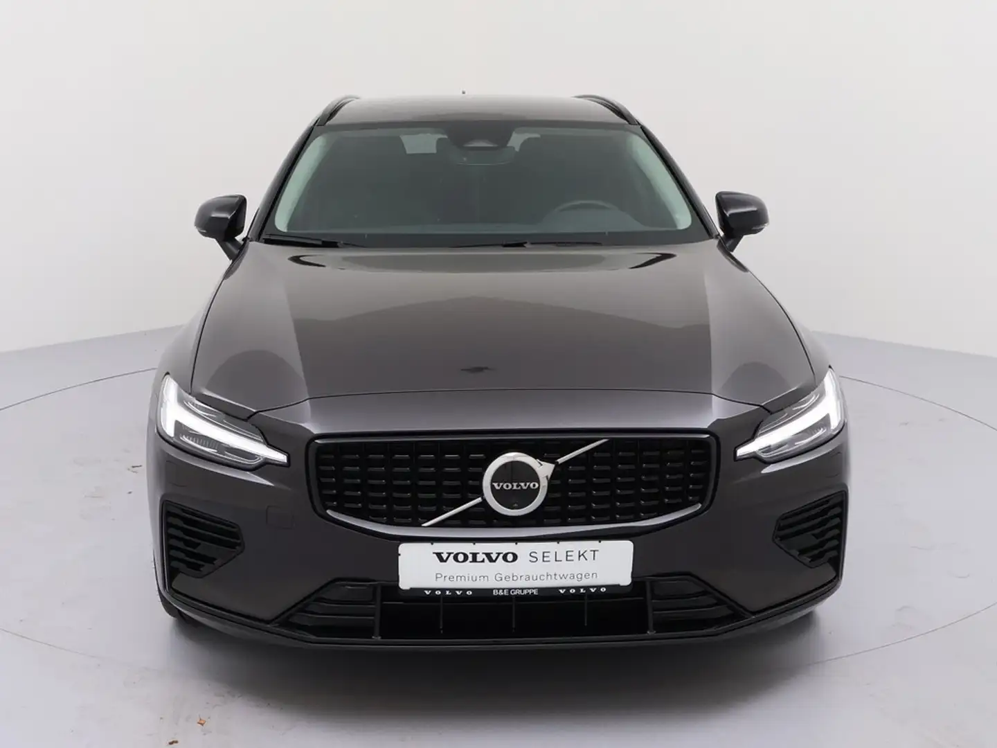 Volvo V60 T6 Plus Dark Recharge Plug-In Hybrid AWD Grau - 2