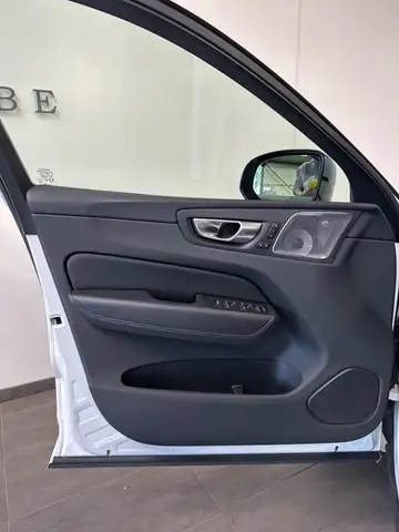 Volvo XC60 view 8