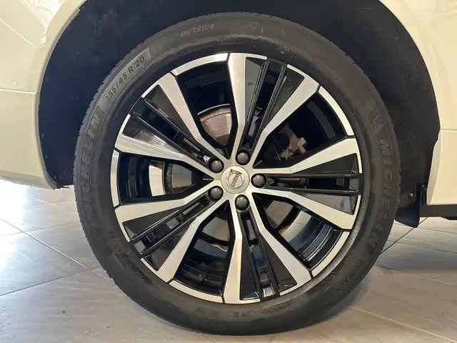 Volvo XC60 view 3