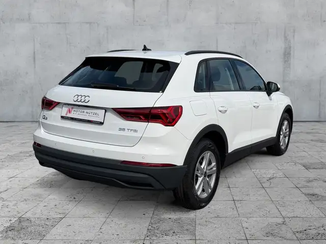 Audi Q3 view 6
