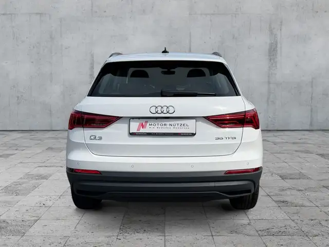Audi Q3 view 5