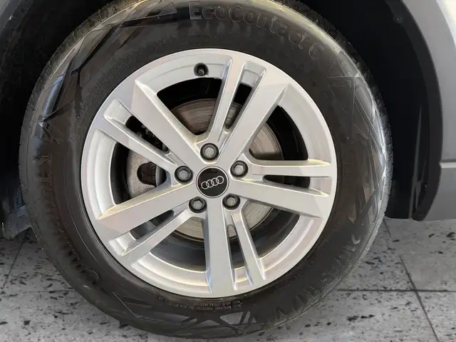 Audi Q3 view 8