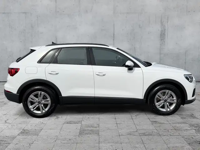 Audi Q3 view 7