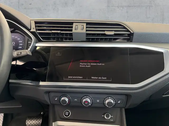 Audi Q3 view 11