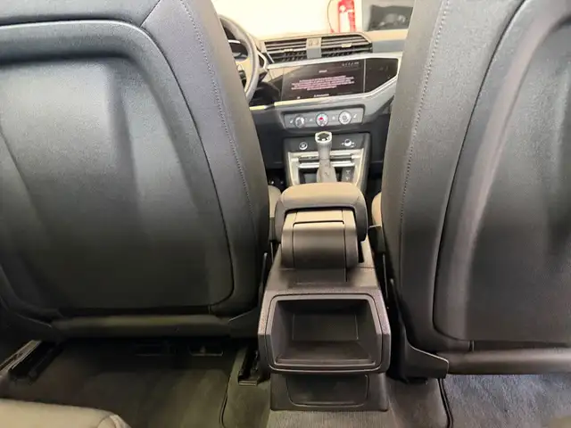Audi Q3 view 17