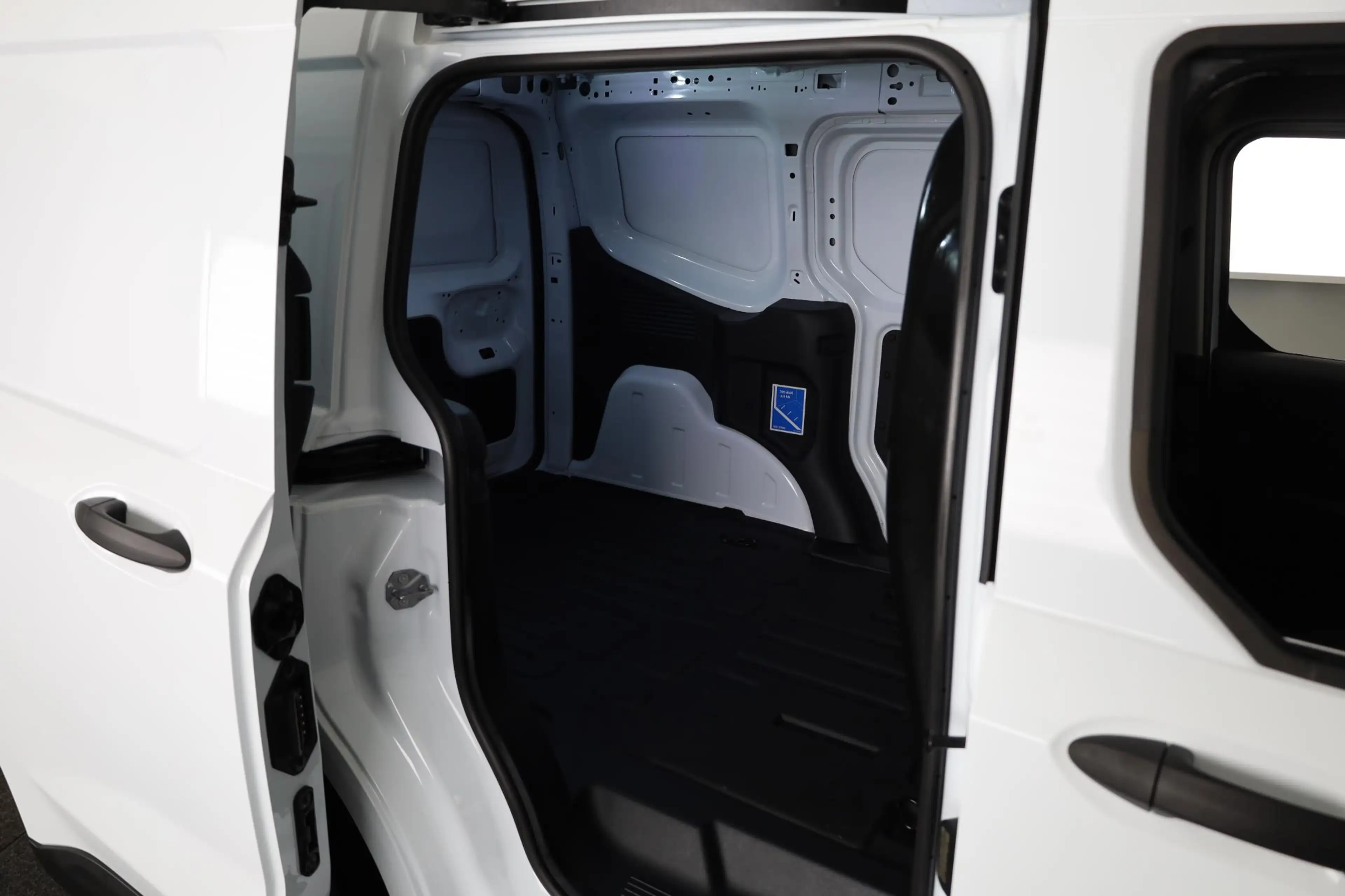 Ford Transit Courier E-Transit Trend 44 kWh | Adaptive Cruise Control | — photo 10
