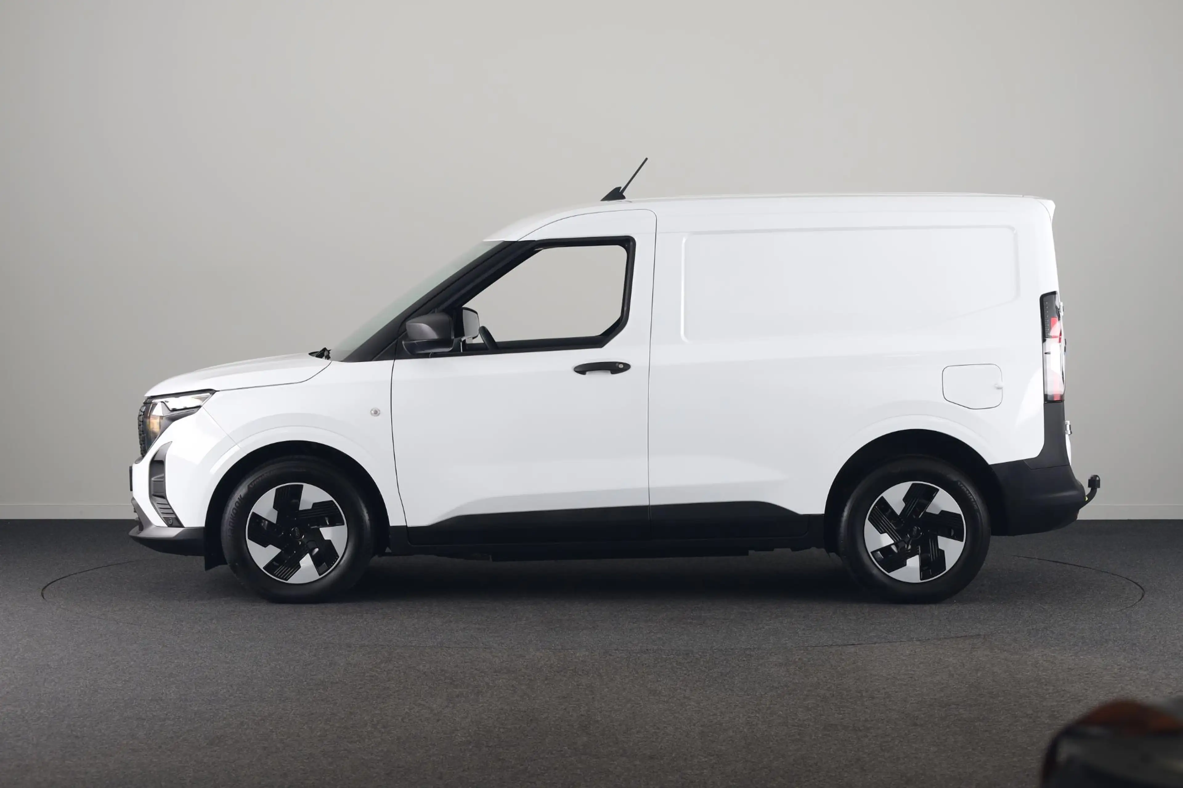 Ford Transit Courier E-Transit Trend 44 kWh | Adaptive Cruise Control | — photo 8