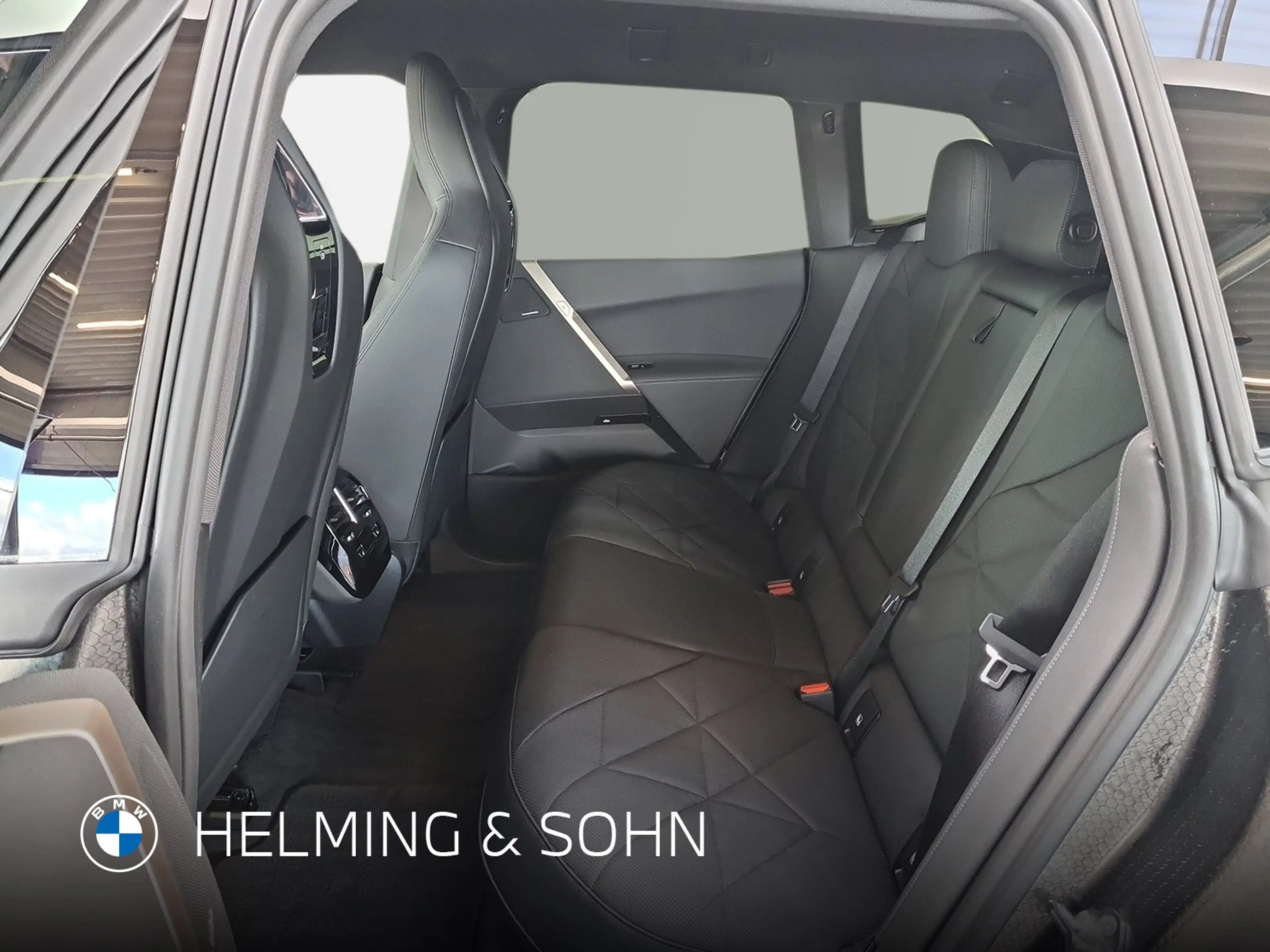BMW iX xDrive40 Sportpaket AHK HK HiFi DAB Massage uvm. — photo 13