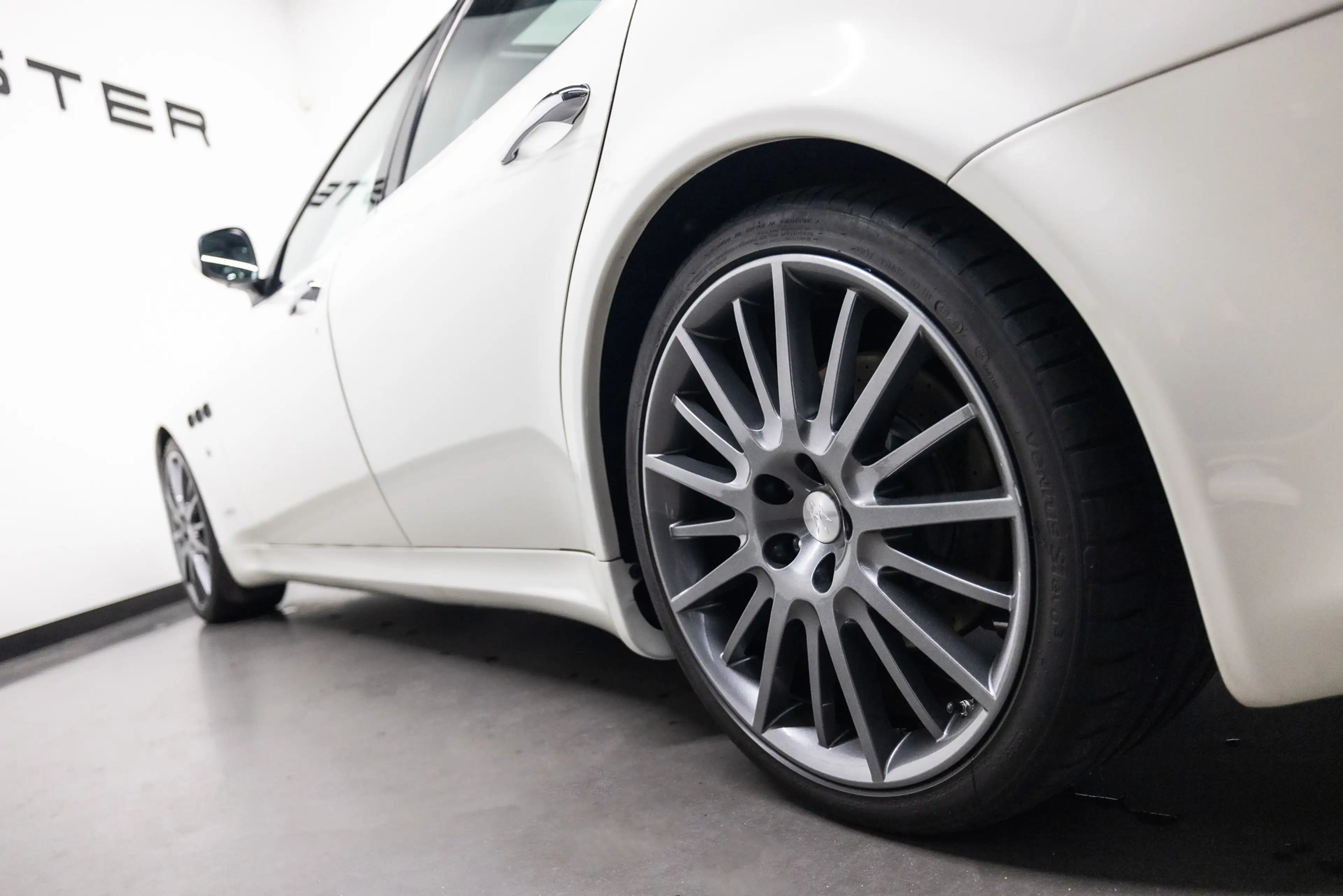Maserati Quattroporte 4.7 GTS Fiscale waarde € 15.000,- — photo 27