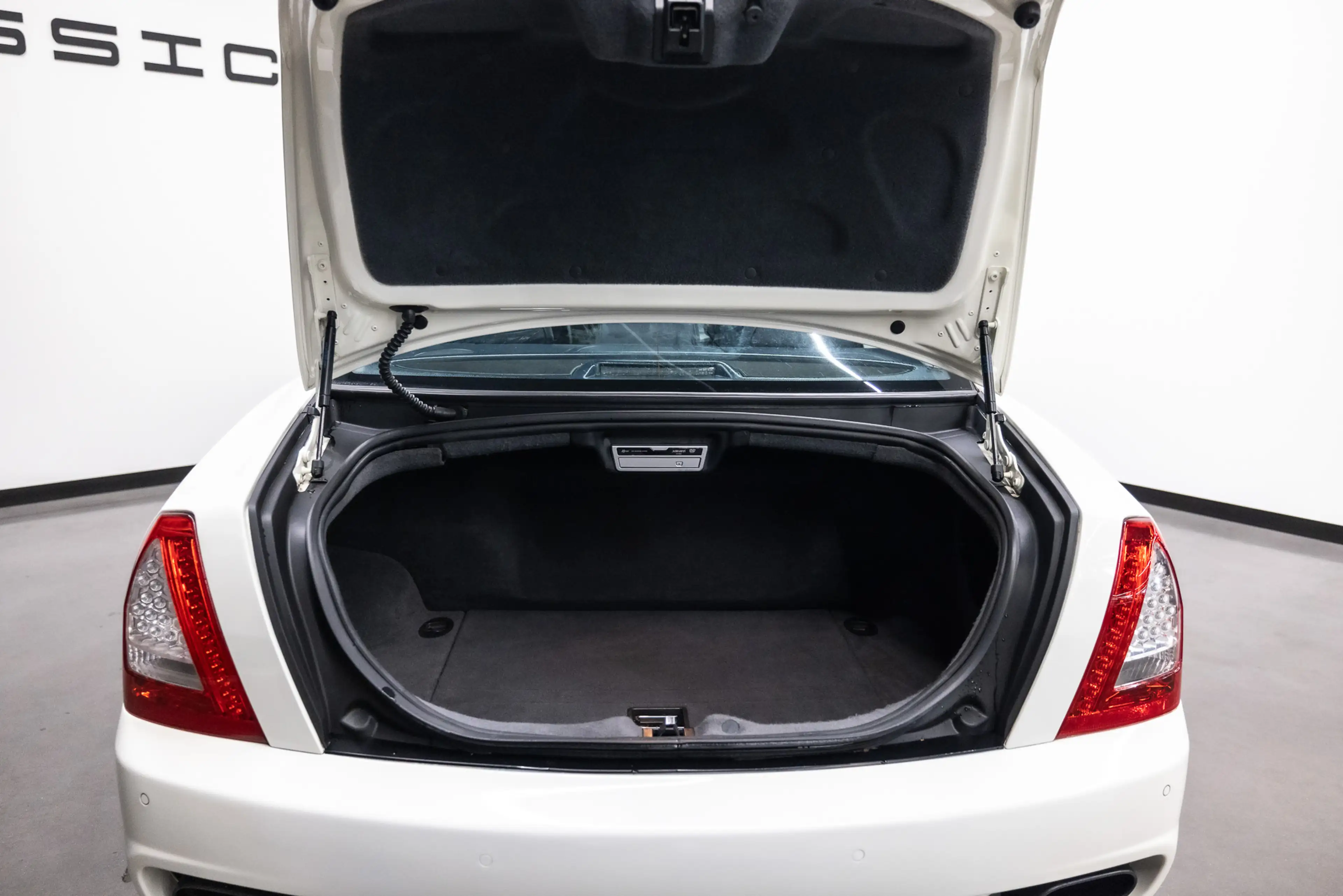Maserati Quattroporte 4.7 GTS Fiscale waarde € 15.000,- — photo 38