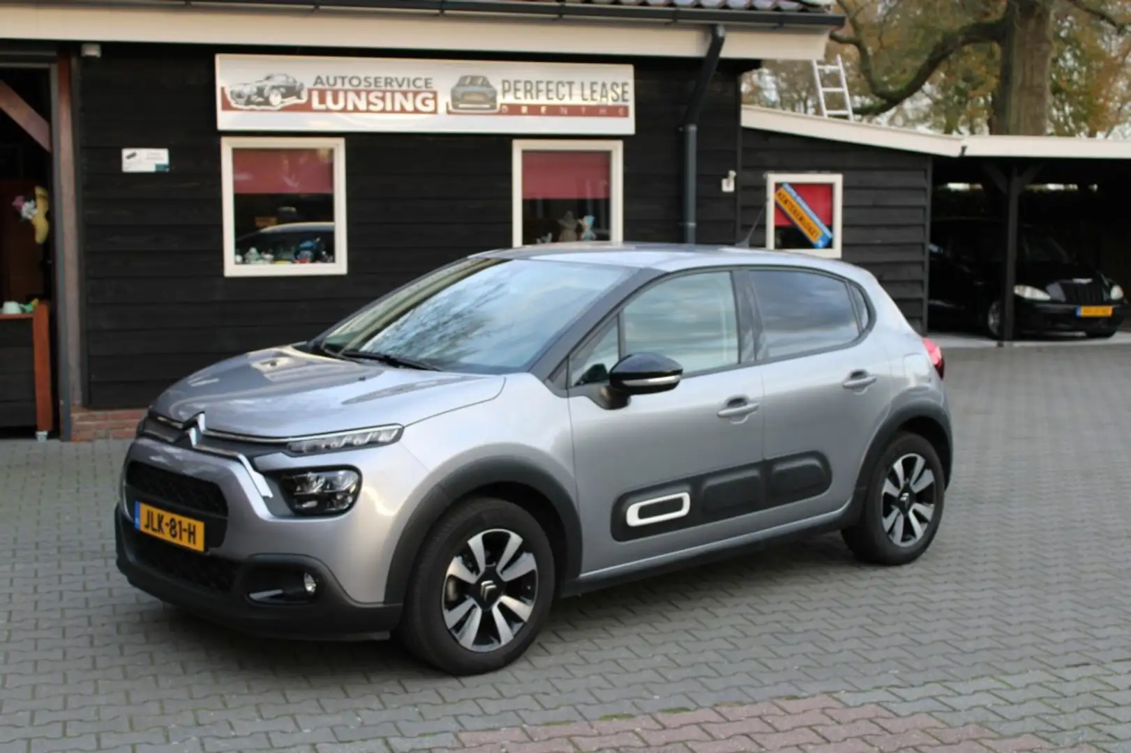 Citroen C3 1.2 PureTech Shine - Carplay Navi DAB Stoelverwarm Grigio - 1