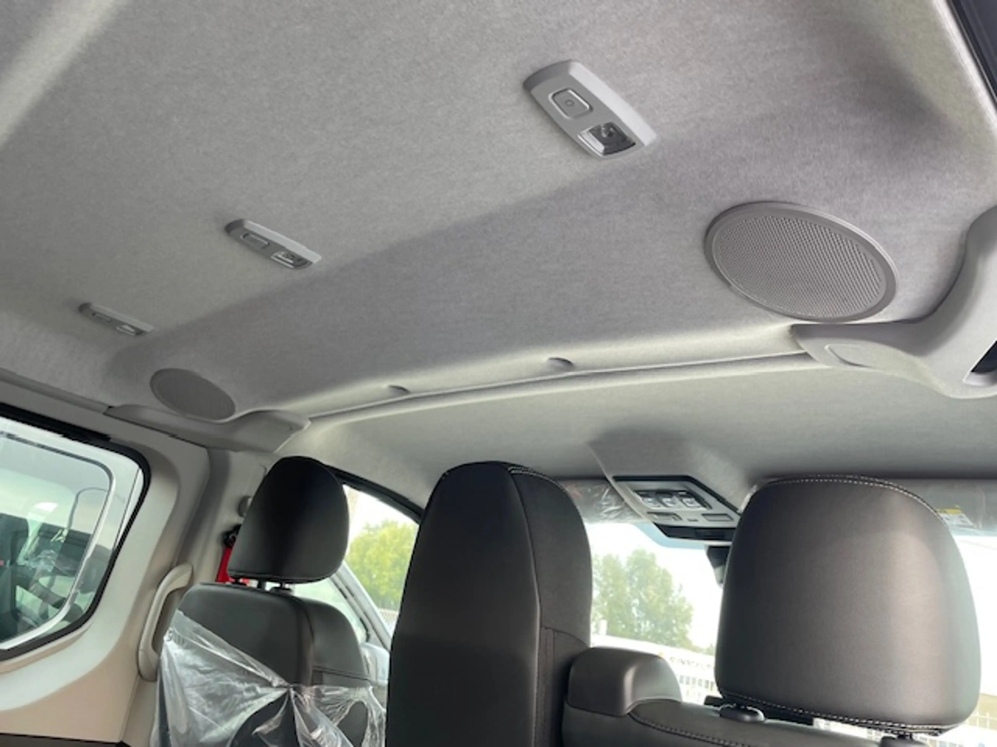 Renault Trafic Exclusive Van Crew L2H1 — photo 14