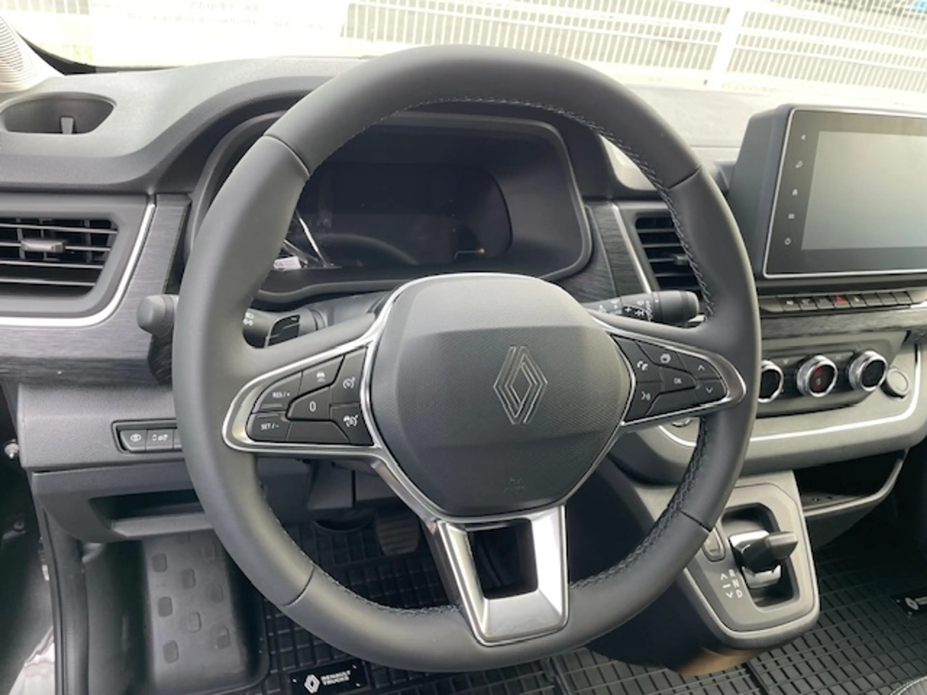 Renault Trafic Exclusive Van Crew L2H1 — photo 8