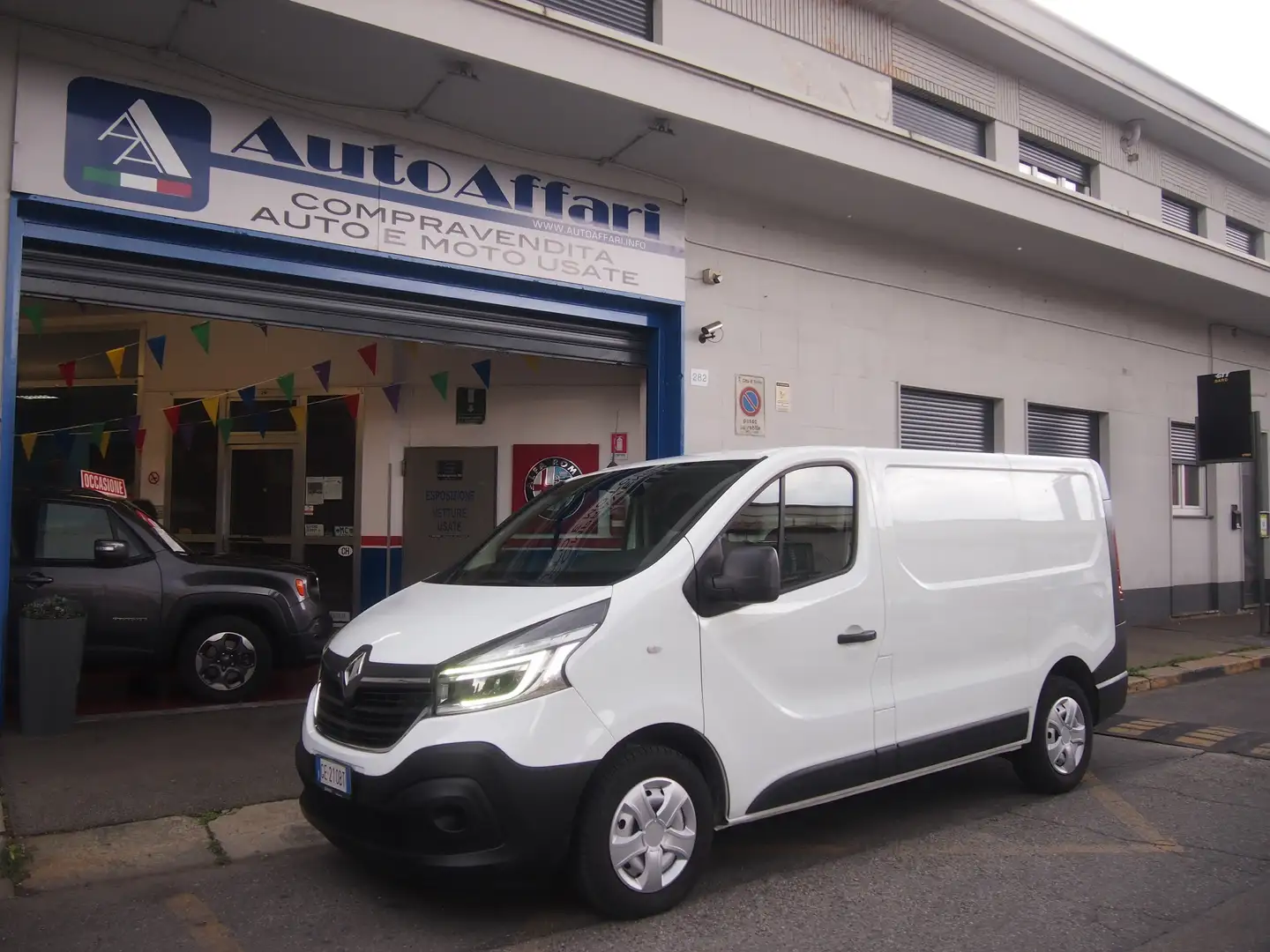 Renault Trafic 2.0DCI 120CV LED EURO6D Weiß - 1
