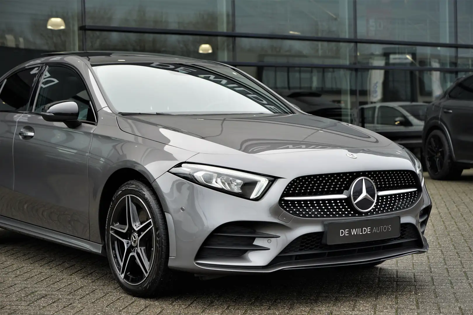 Mercedes-Benz A 250 e AMG 218pk Pano Camera Sfeerverlichting Stoelverw Gris - 2