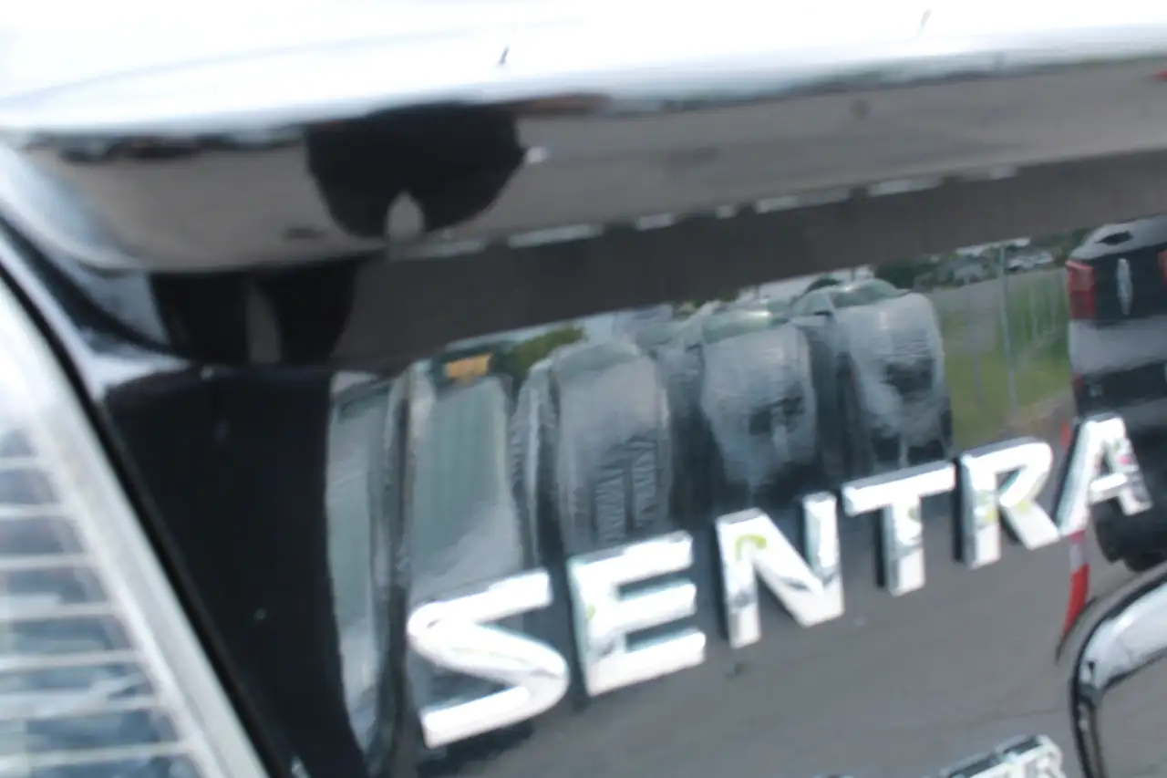 Nissan Sentra снимка Nissan Sentra