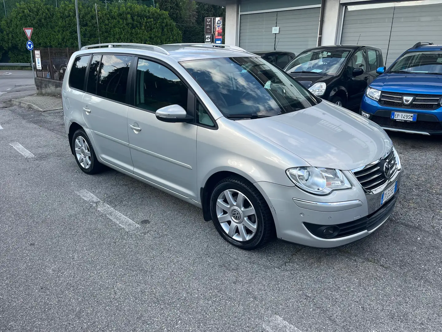 Volkswagen Touran 2.0TDI/140CV/Euro4 con FAP/7Posti/unico prop. Grigio - 2