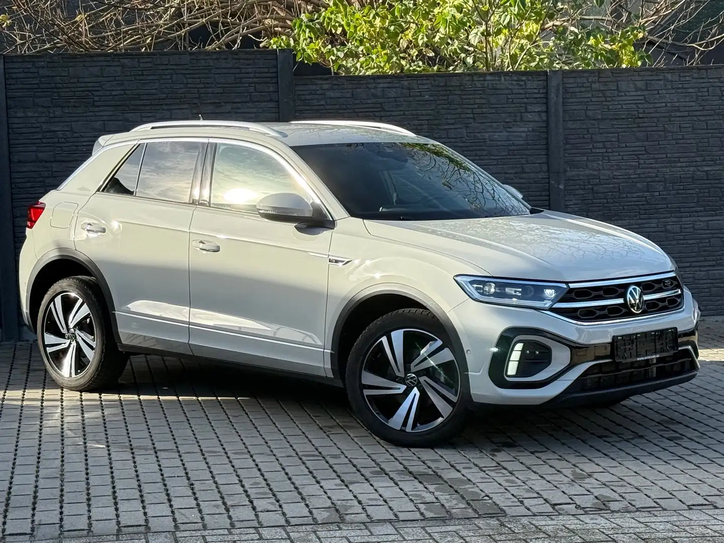 Volkswagen T-Roc 1.5 TSI 150PK DSG R-Line "Camera/Elec.Koffer" Grijs - 2