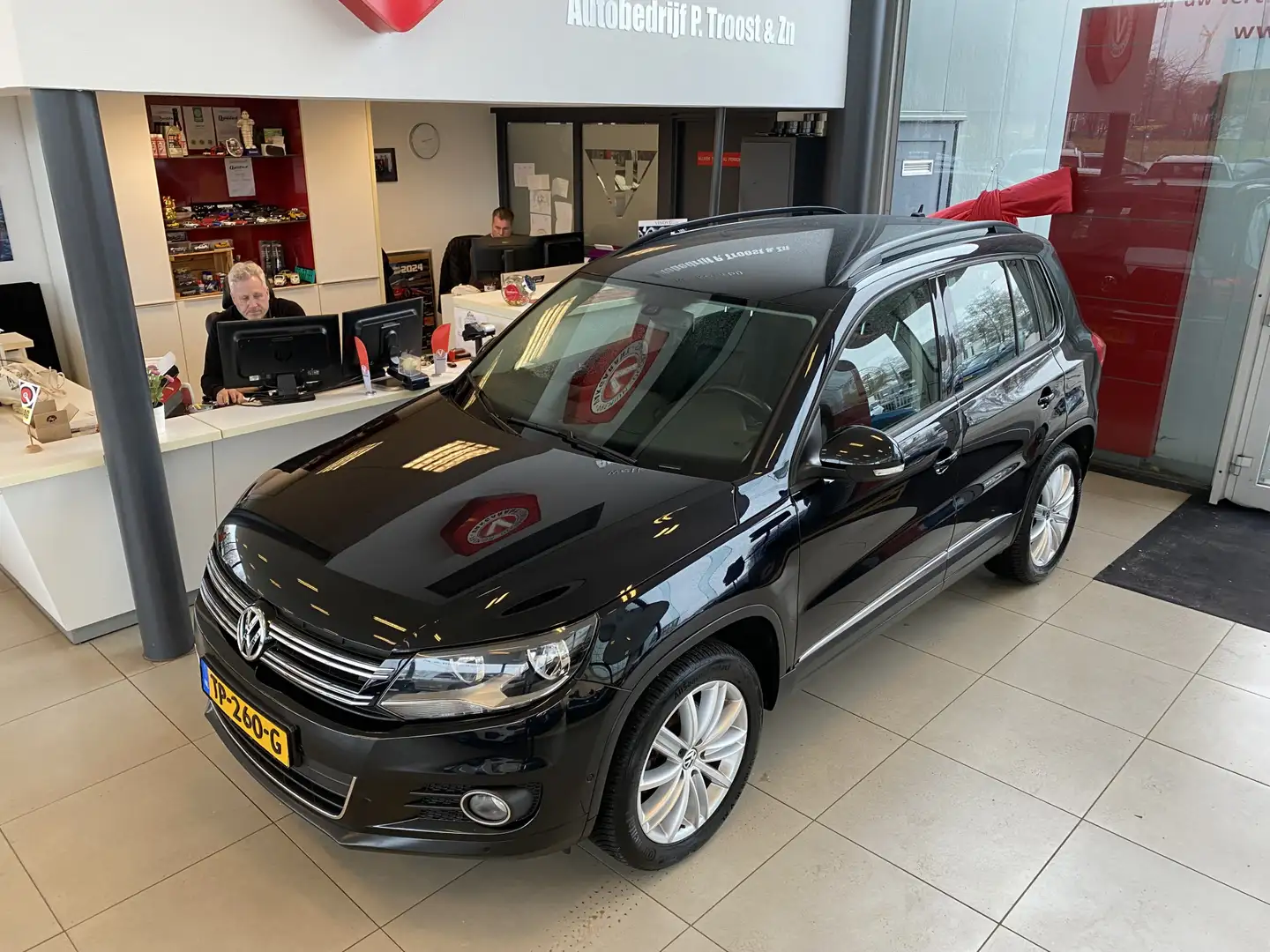 Volkswagen Tiguan 2.0 TSI Sport&Style 4Motion,Automaat,Navigatie,Ach Noir - 2