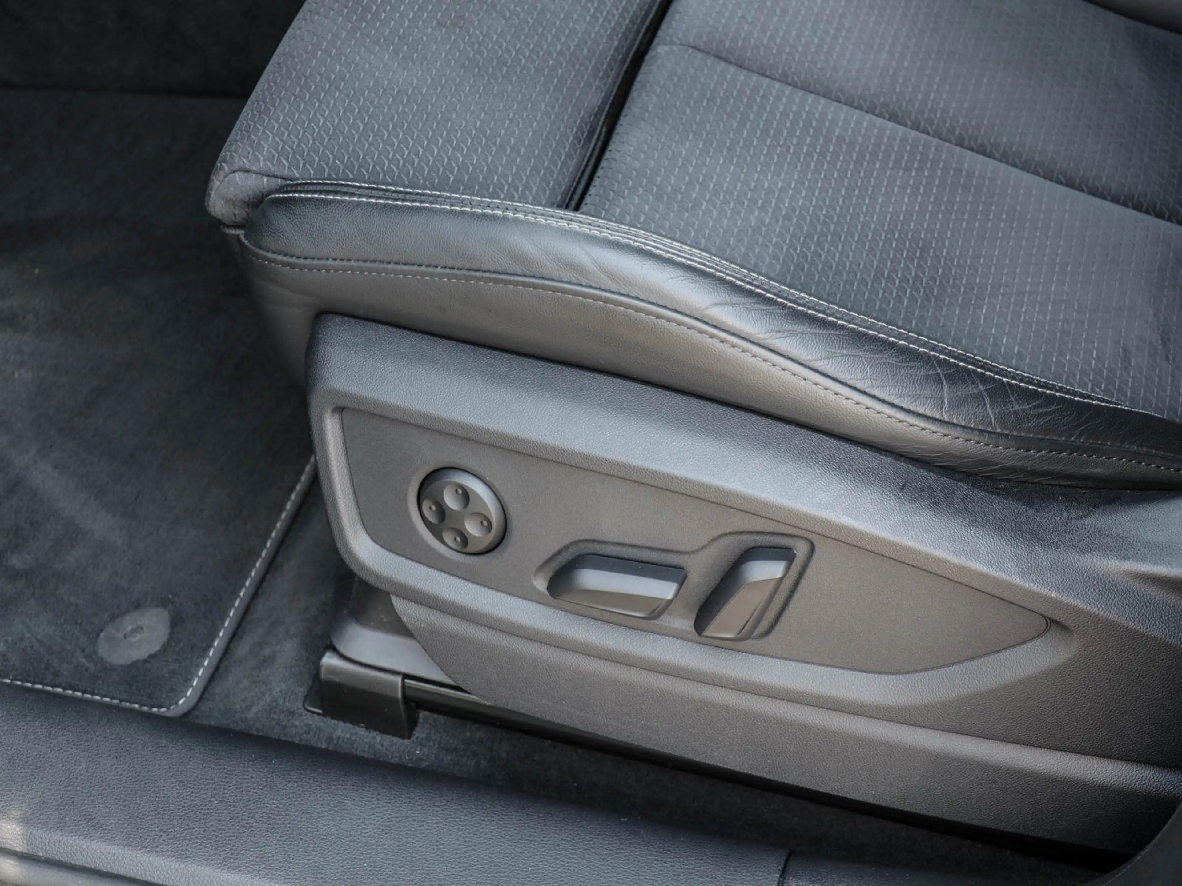 Audi Q5 55 TFSI e quattro S line B&O Matrix — photo 12