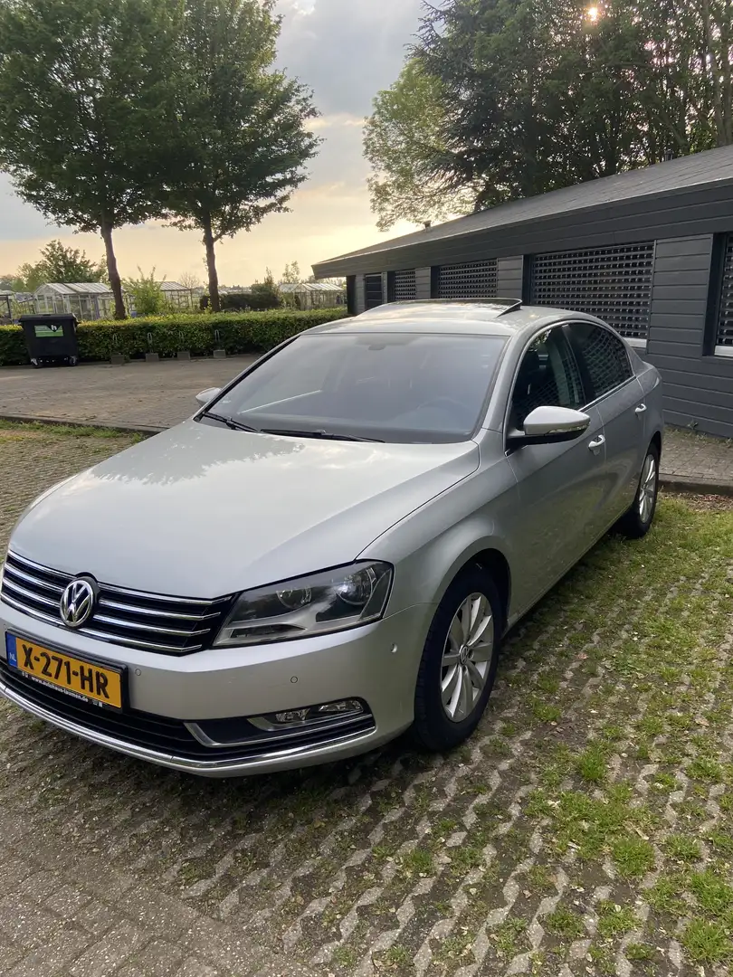 Volkswagen Passat 1.4 TSI Highl. BlM. Grijs - 2