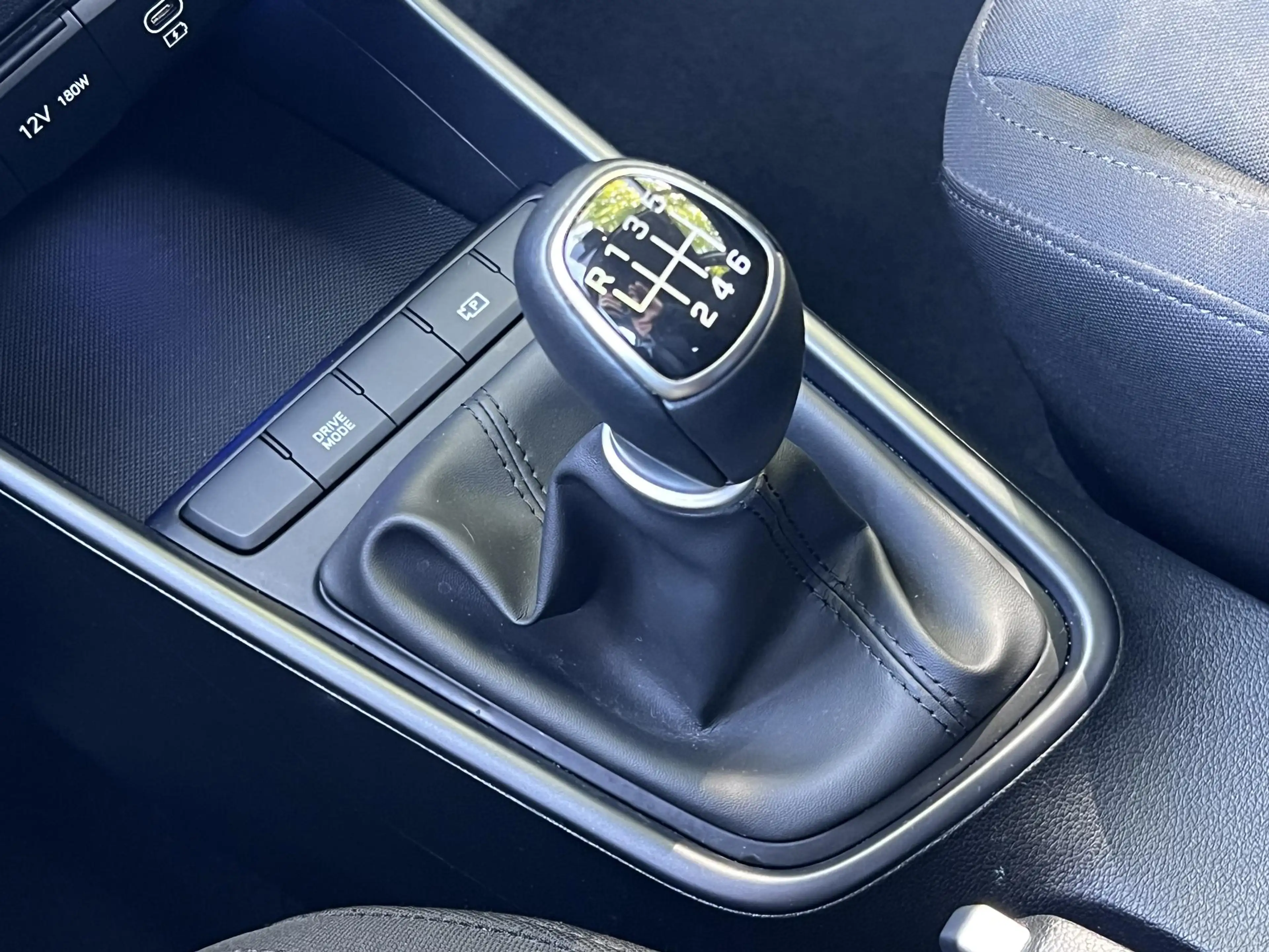 Hyundai BAYON 1.0 T-GDI Comfort / Dealer onderhouden / Navigatie — photo 18
