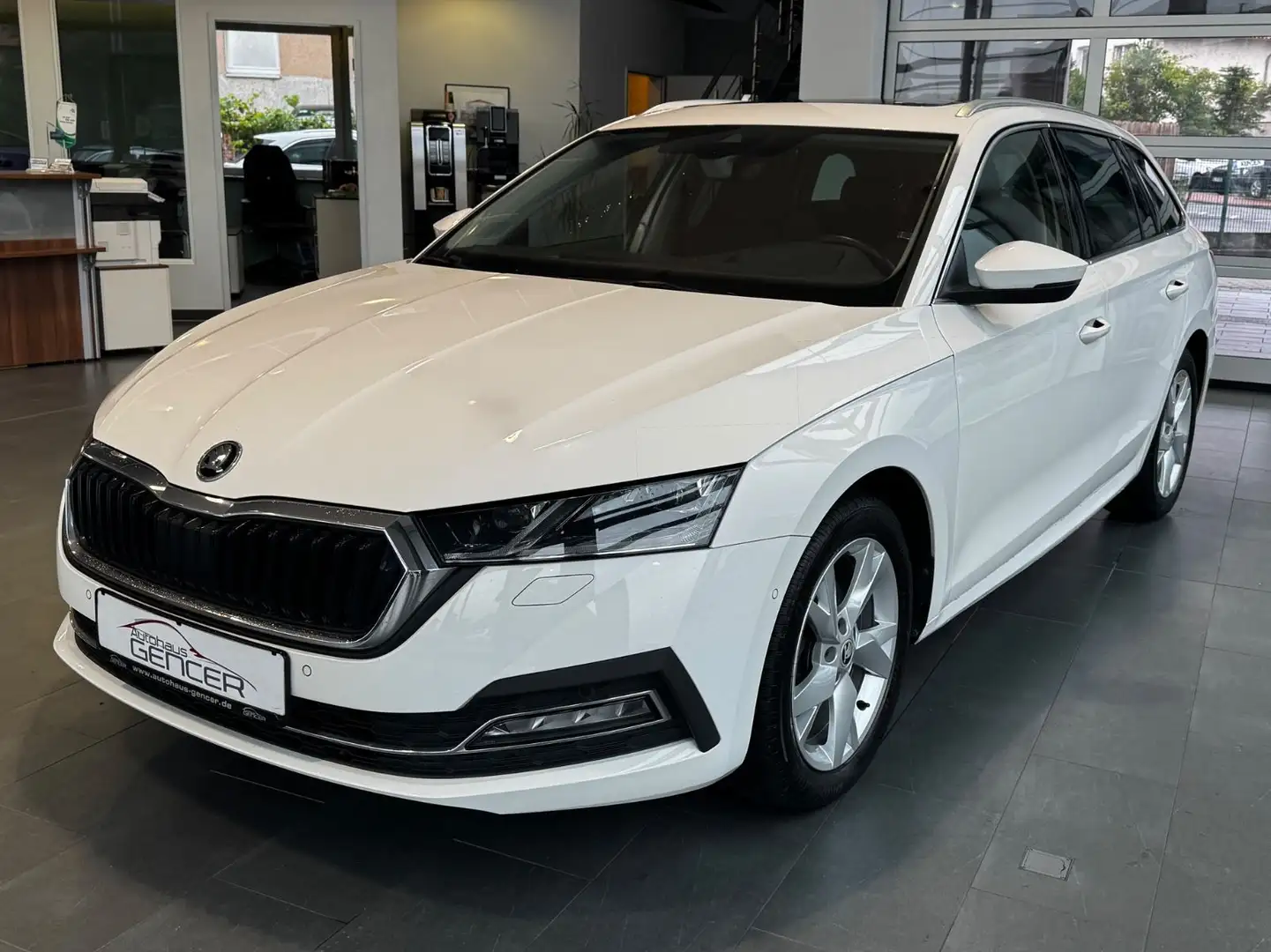 Skoda Octavia Combi Style 2.0 TDI "LED/Head-Up/Pano" Weiß - 1