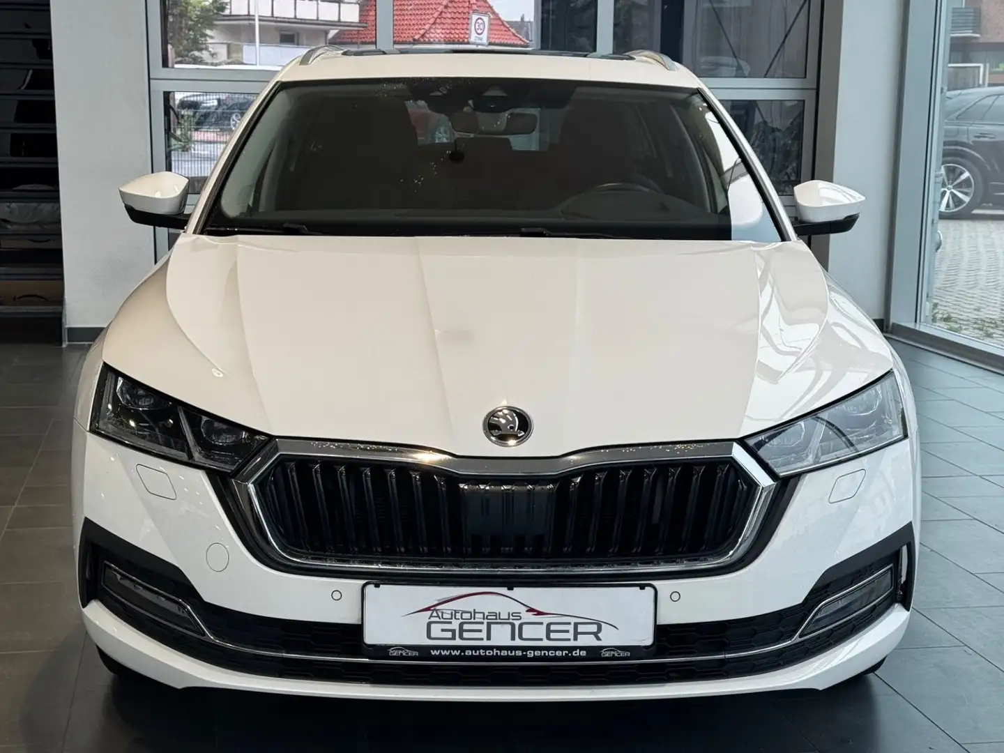 Skoda Octavia Combi Style 2.0 TDI "LED/Head-Up/Pano" Weiß - 2