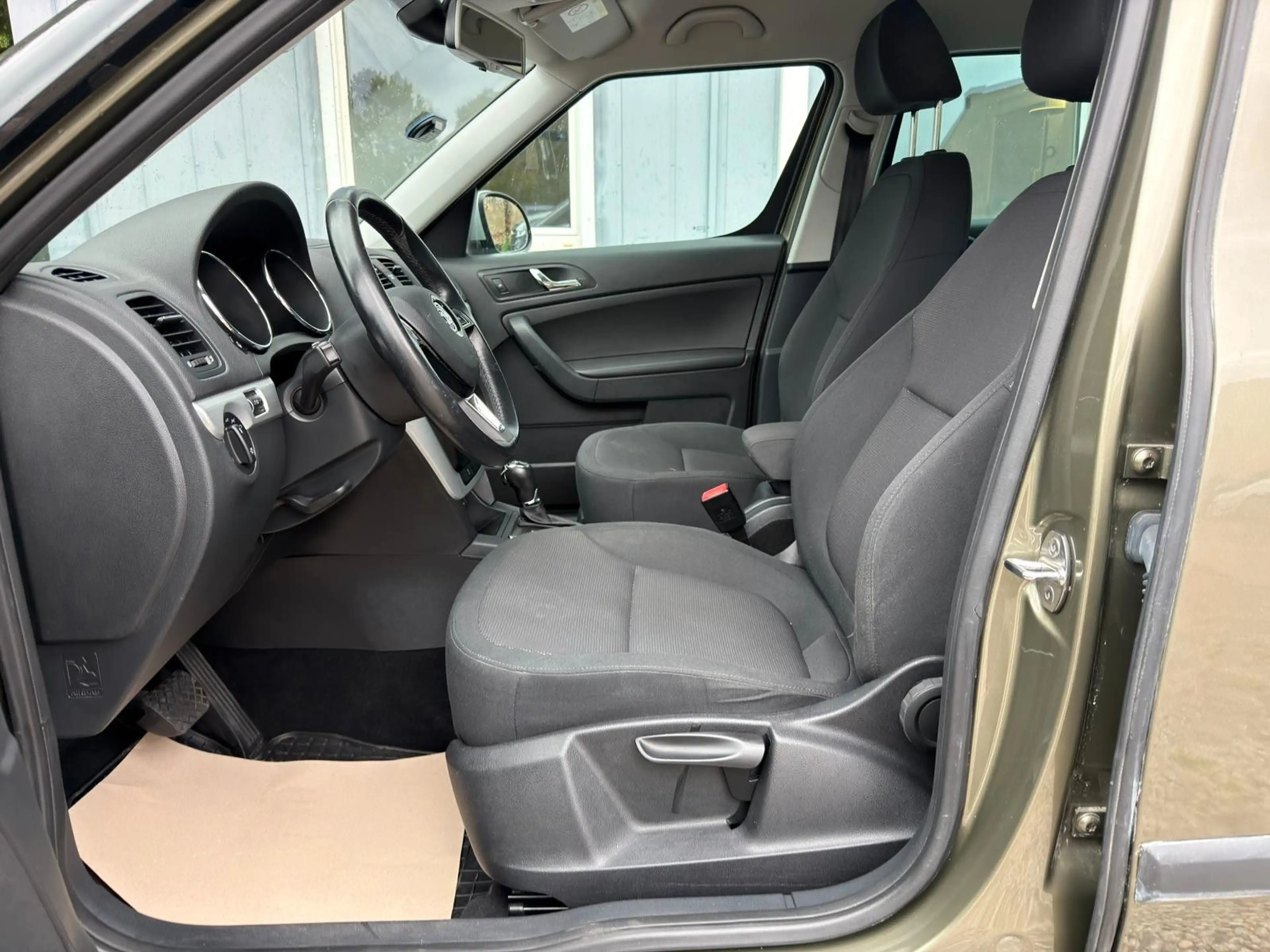 Skoda Yeti 1.4 TSI DSG Ambition Outdoor*TÜV neu*Temp — photo 14
