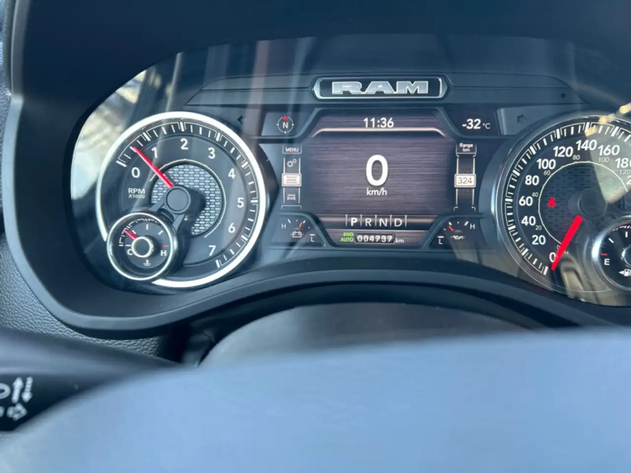 RAM 1500 снимка RAM 1500