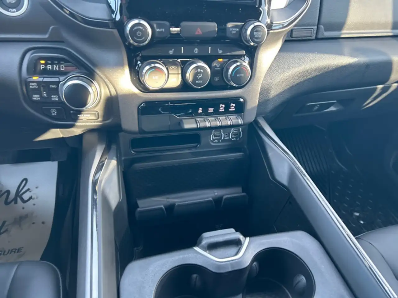 RAM 1500 снимка RAM 1500