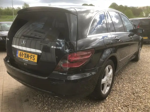 Mercedes-Benz R-Class view 3