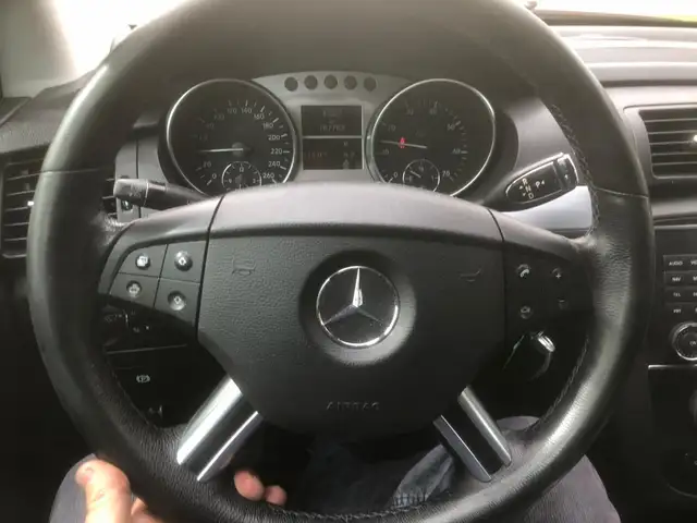 Mercedes-Benz R-Class view 7