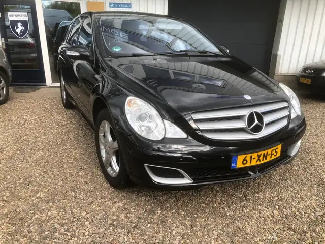 Mercedes-Benz R-Class view 2