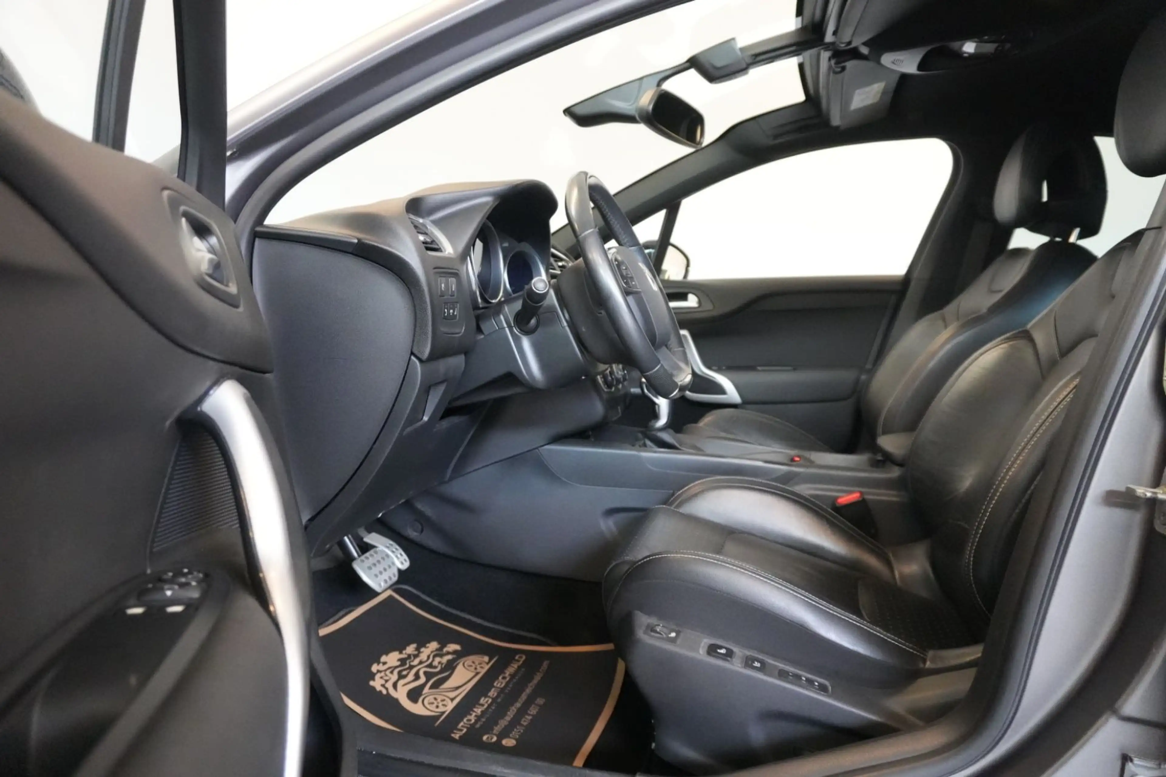 DS Automobiles DS 4 Crossback 2.0 Blue-HDi PDC Stz — photo 11